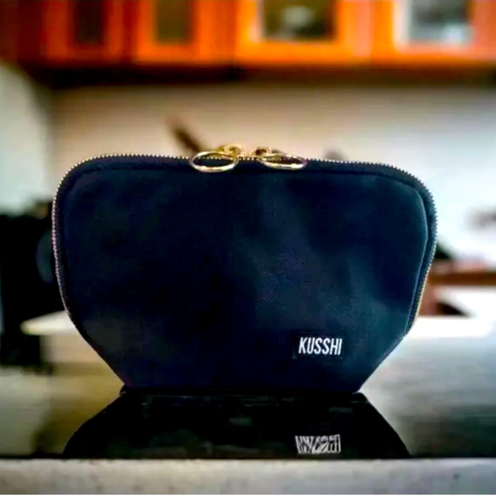 KUSSHI Everyday Makeup Bag Black Nylon w/ Pink Interior Zippered Travel Purse